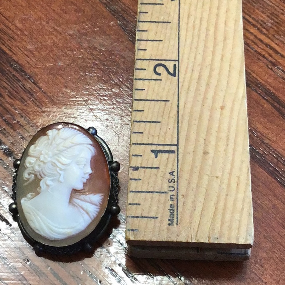 Vintage Signed Cameo Brooch - Picture 3 of 3